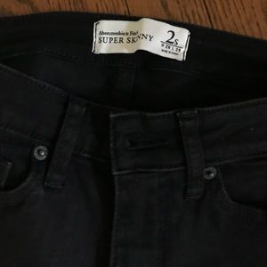 Abercrombie and Fitch size 2 black skinny jeans!
